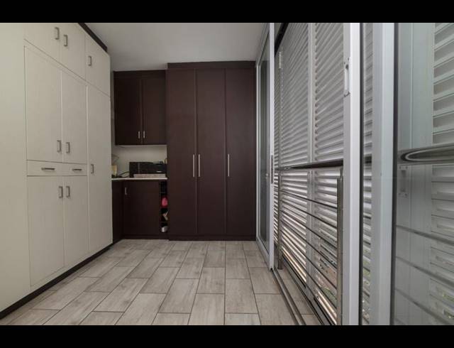 1 BEDROOM APARTMENT FOR SALE IN UMHLANGA RIDGE